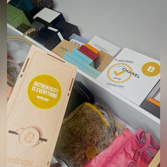 LIVE SHOW🩵🩷🧡💙🖤💚🩶🖤
Like to be notified VERIFIED SELLER - Picture 2 of 8